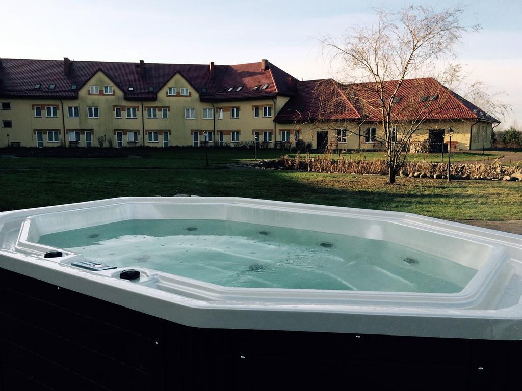 Obok Lasu Hotel Grebiszew Exterior photo