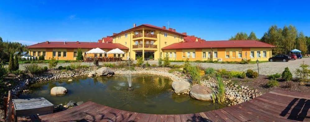 Obok Lasu Hotel Grebiszew Exterior photo